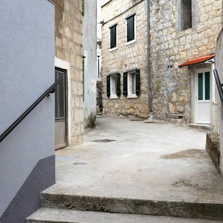 Apartments By The Sea Kastel Kambelovac, Kastela - 8679 מראה חיצוני תמונה