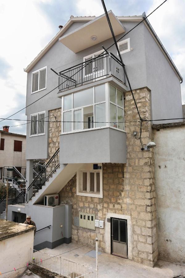 Apartments By The Sea Kastel Kambelovac, Kastela - 8679 מראה חיצוני תמונה