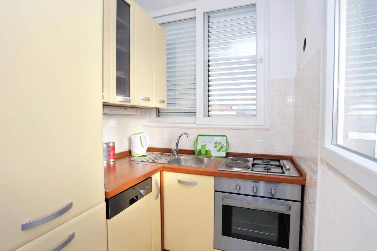 Apartments By The Sea Kastel Kambelovac, Kastela - 8679 מראה חיצוני תמונה