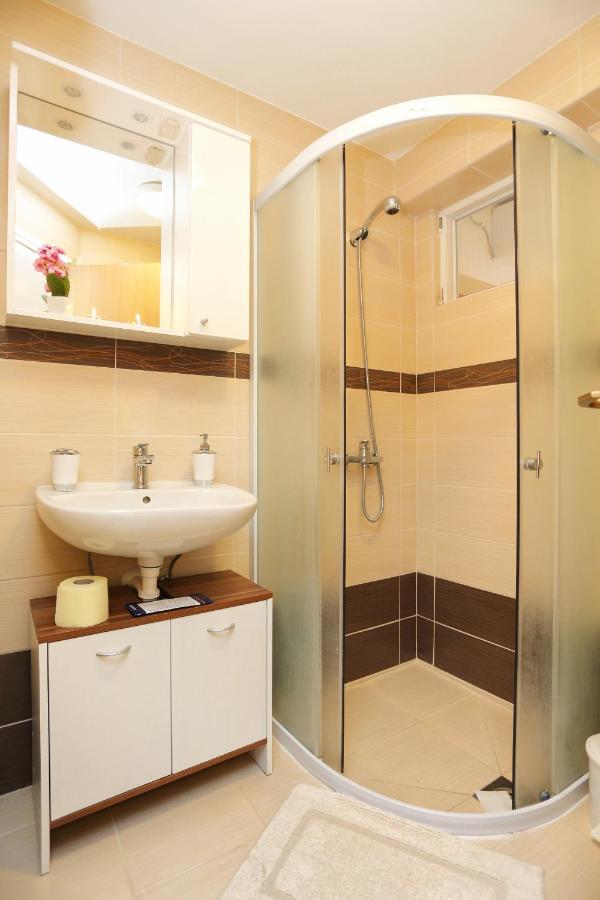 Apartments By The Sea Kastel Kambelovac, Kastela - 8679 מראה חיצוני תמונה