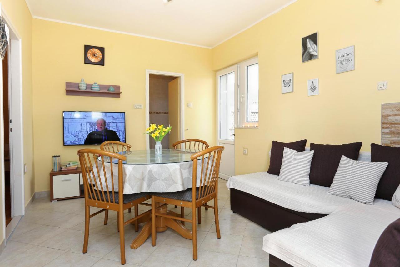 Apartments By The Sea Kastel Kambelovac, Kastela - 8679 מראה חיצוני תמונה