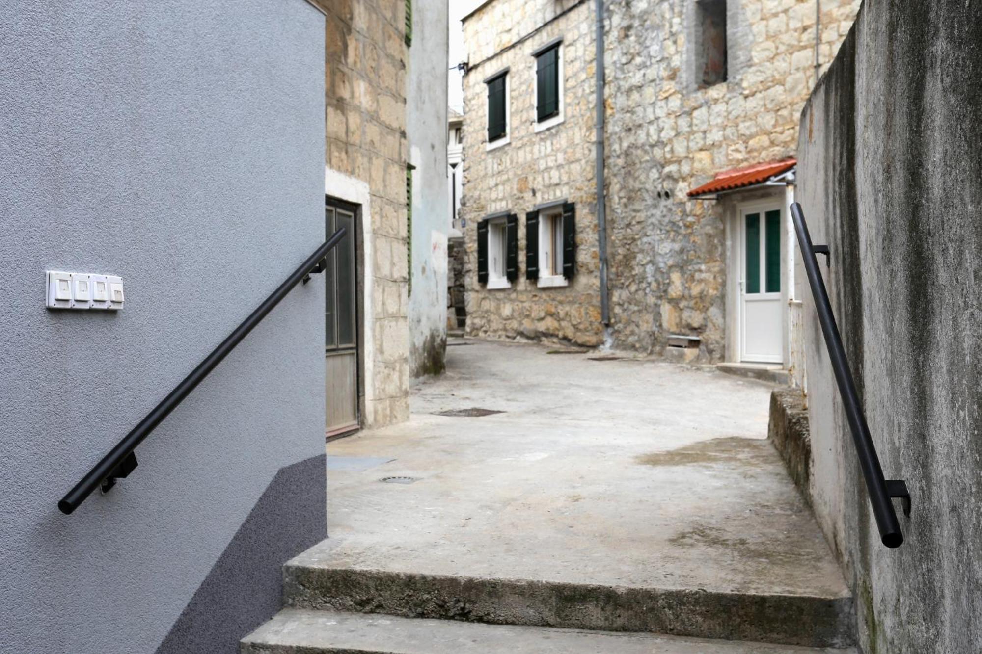 Apartments By The Sea Kastel Kambelovac, Kastela - 8679 מראה חיצוני תמונה