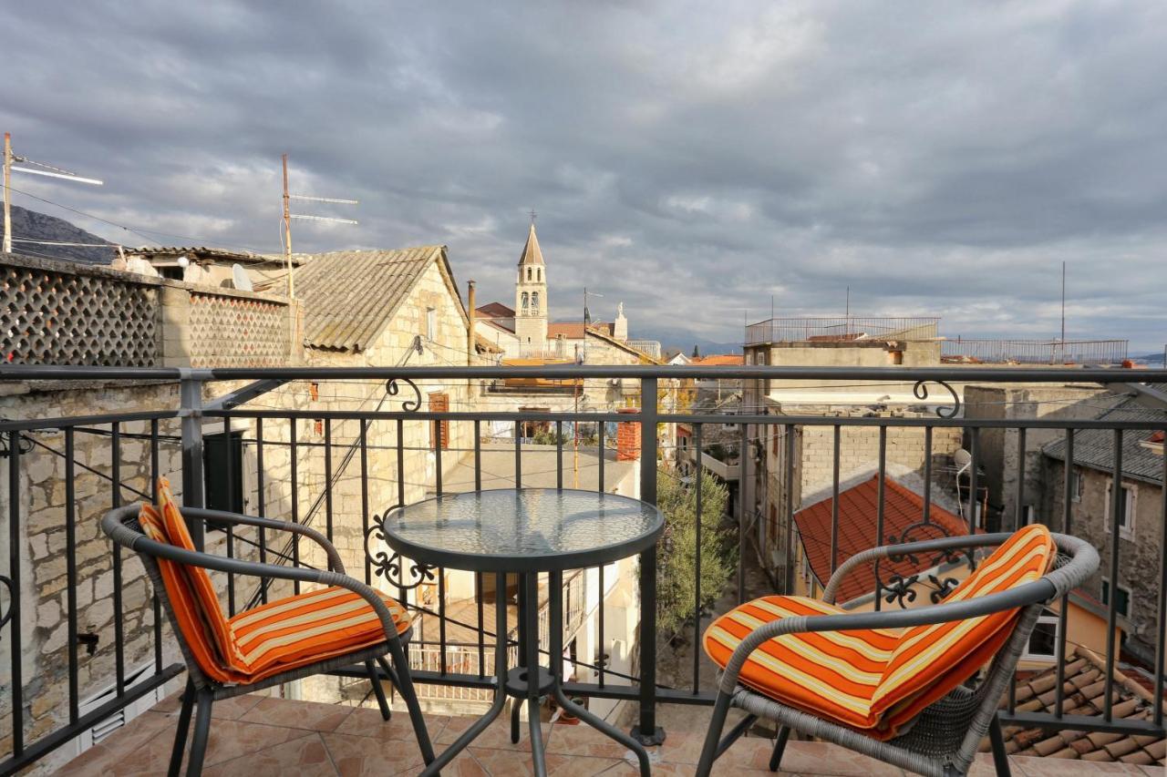 Apartments By The Sea Kastel Kambelovac, Kastela - 8679 מראה חיצוני תמונה