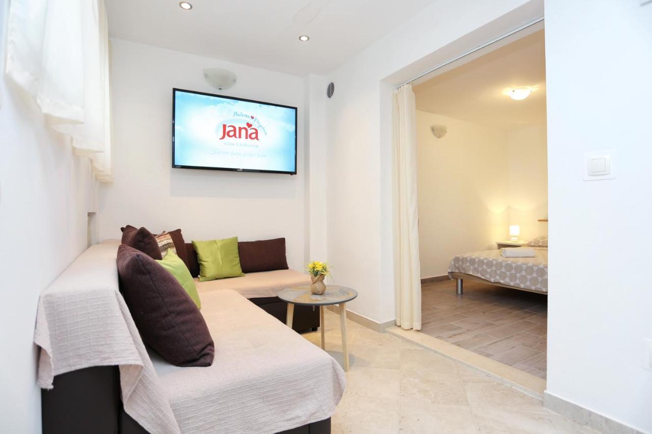 Apartments By The Sea Kastel Kambelovac, Kastela - 8679 מראה חיצוני תמונה