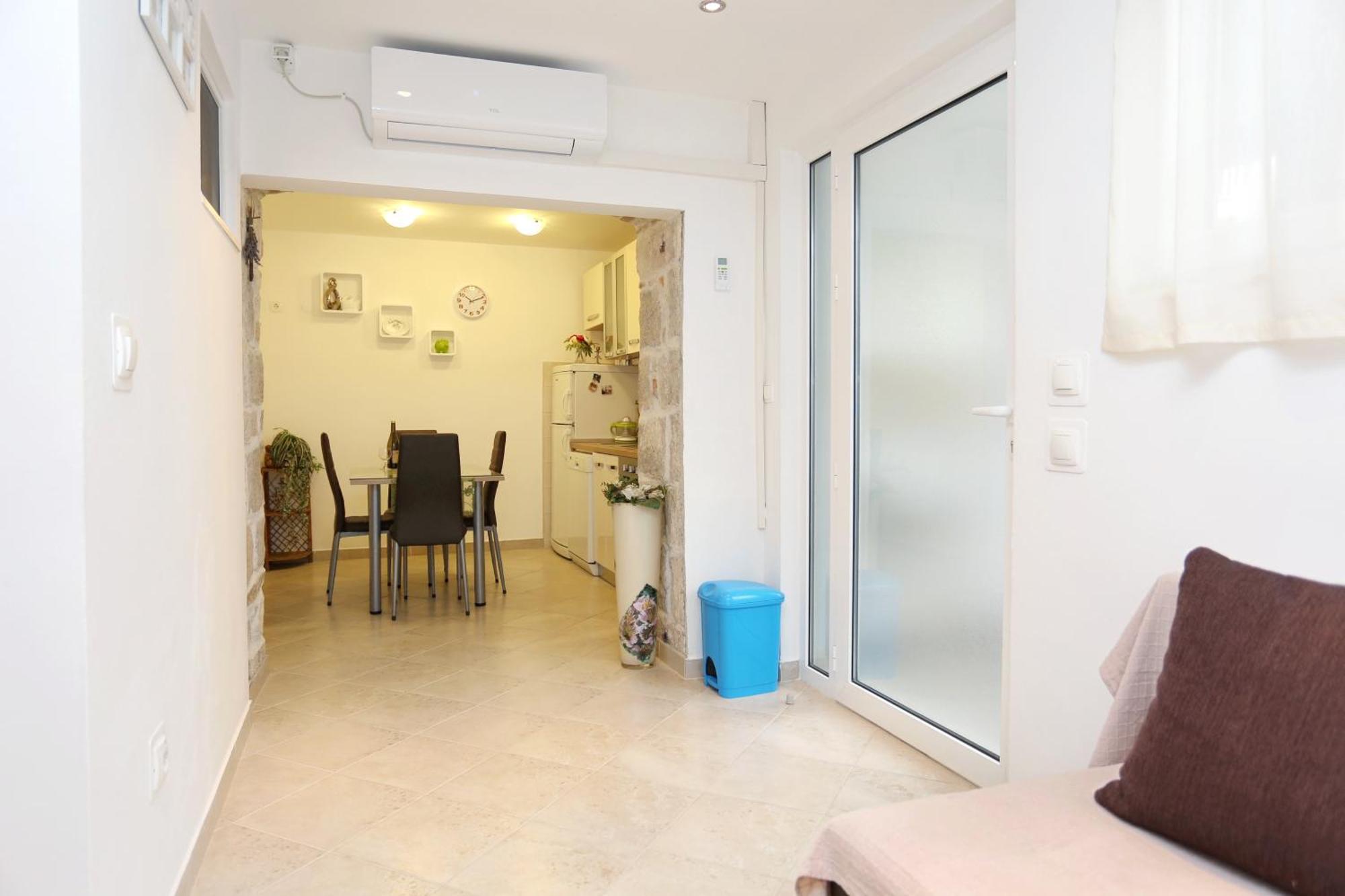 Apartments By The Sea Kastel Kambelovac, Kastela - 8679 מראה חיצוני תמונה